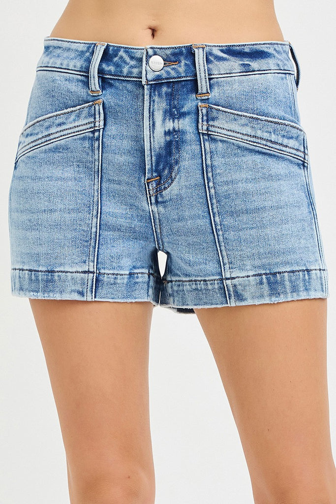 Lisa 3 inch Risen detail short