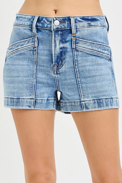 Lisa 3 inch Risen detail short
