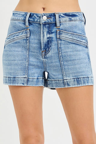 Lisa 3 inch Risen detail short